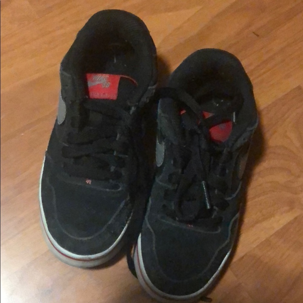 Selling Nike shoe size 11